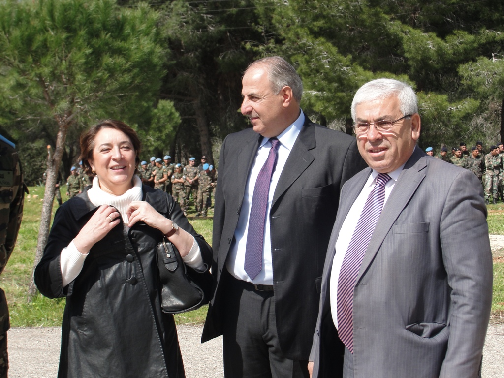 أبو علي كامل غريب ممثلاً بلدية الخيام والسيد جورج رحال، رئيس بلدية إبل السقي وسفيرة اسبانيا