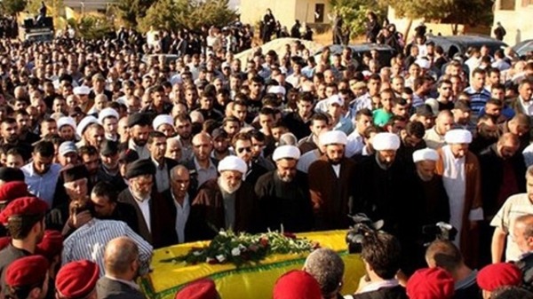 أهالي ميس الجبل يحملون نعش الشرتوني