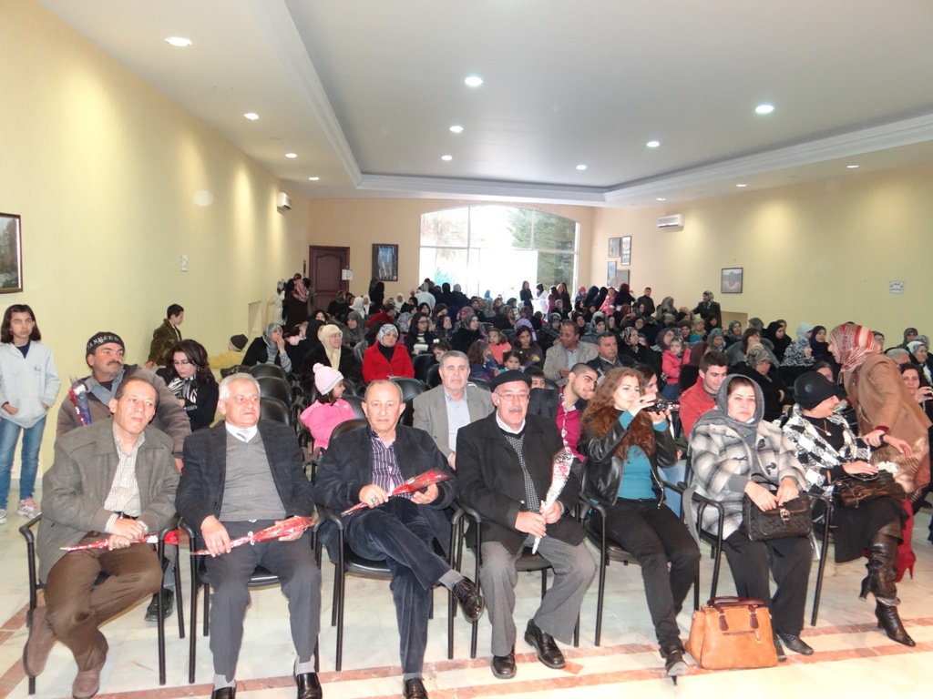 في حفلة عيد الأم في الخيام: الأمهات عصارة ومزيج من طهر ومحبة