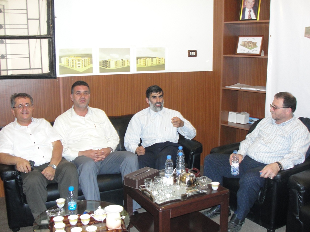 الحاج رياض قلّوط والرئيس عباس عواضة يتوسطان الرئيس السابق الحاج علي زريق والمهندس أسعد رشيدي