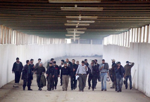 الأسرى في سجون الاحتلال.. مُخالفة لكافة المواثيق وحقوق الإنسان