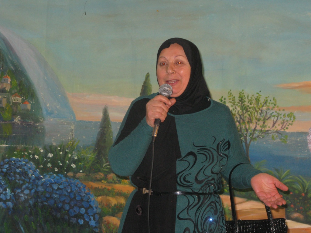 رئيسة الجمعية السيدة زينب هيثم ترحب بالاطفال