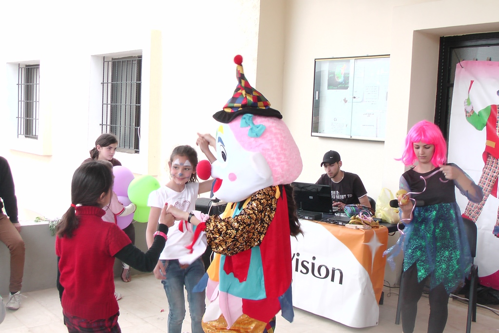 جمعية سيدات الخيام والنادي الثقافي أعادا البسمة لوجوه الاطفال والفرحة لقلوب الامهات