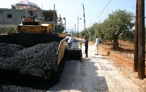 وزارة الأشغال باشرت تعبيد طرقات بلدة الماري وقرى العرقوب