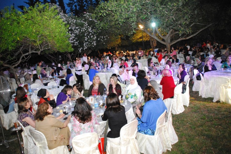 عصرونية في صيدا‎ لصديقات جمعية رعاية اليتيم