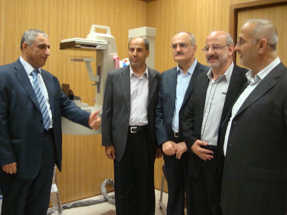  الوزير خليل في جولة في اقسام المركز الطبي في الطيبة