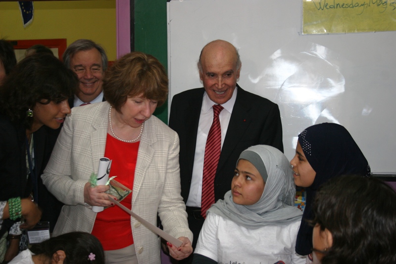 الدكتور  كامل مهنا يستقبل أشتون وكيتيرز في مركز «مؤسسة عامل» في حارة حريك