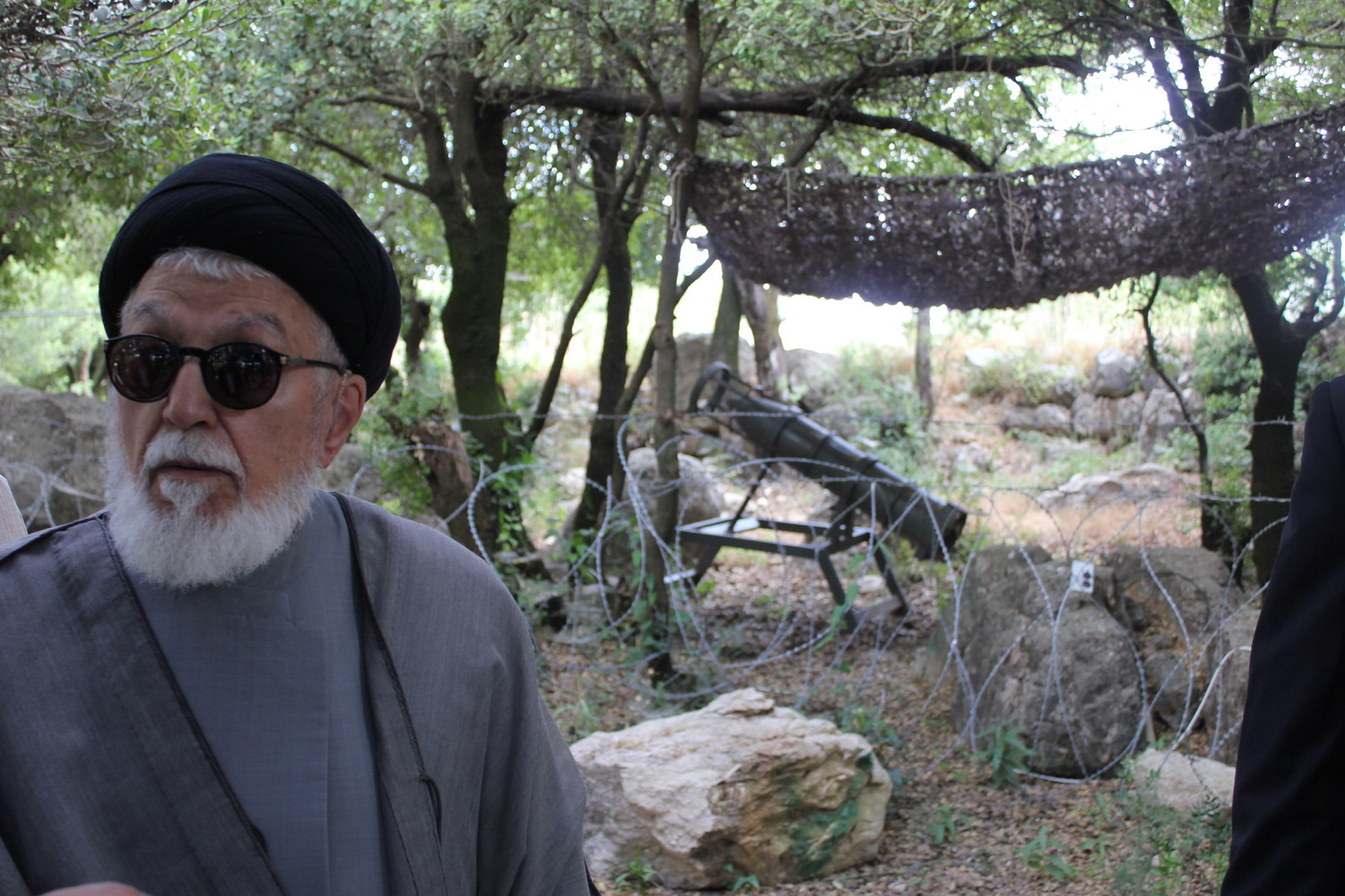 آية الله العلامة السيد محمد بحـر العــلوم يزور معلم ملـيـتــا السياحي الجهادي في منطقة اقليم التفاح ( النبطية)