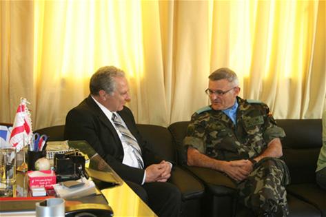 الحايك ولوبيز خلال اللقاء في سراي مرجعيون