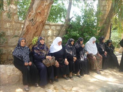 عصرونية النساء على \