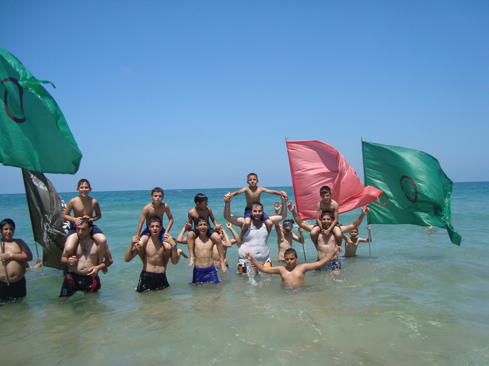 رحلة ترفيهية إلى شاطئ مدينة صور لكشافة الرسالة الاسلامية - فوج الخيام‎