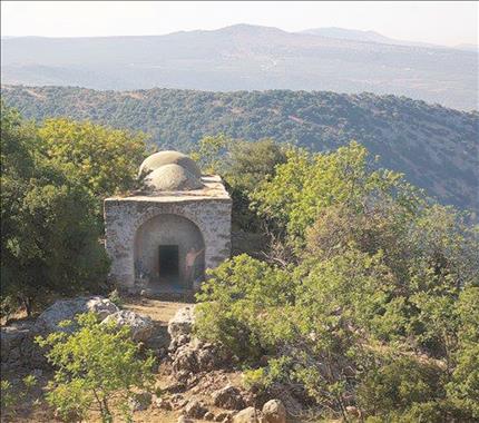 أهالي شبعا والجوار كانوا يحيون المناسبات في مقام النبي إبراهيم (طارق أبو حمدان)
