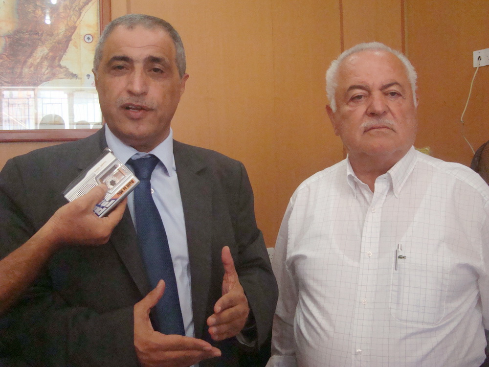 النائب قاسم هاشم ورئيس البلدية الحاج محمد صعب