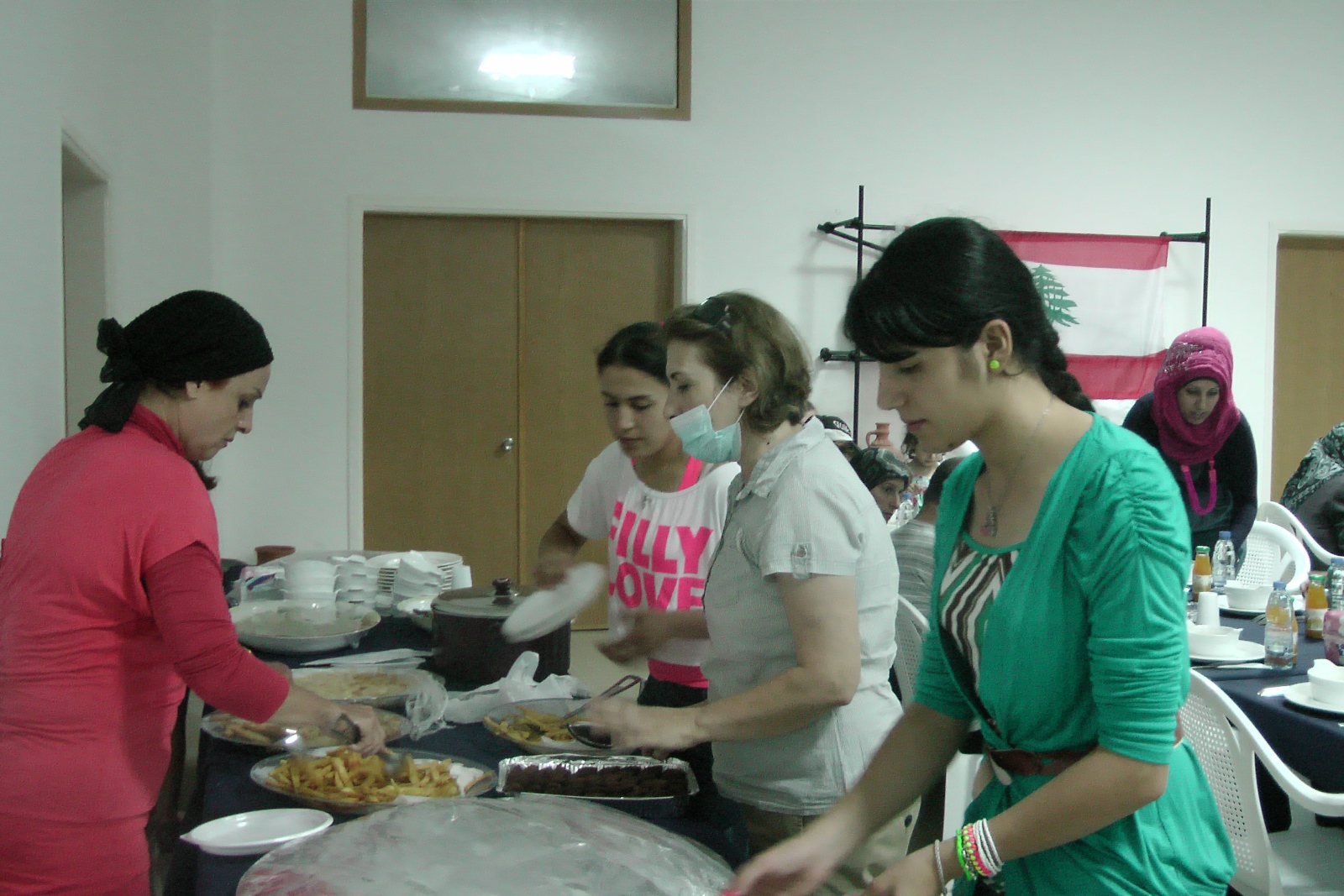 حفل إفطار للمسنين وللشؤون الإجتماعية في نادي الخيام