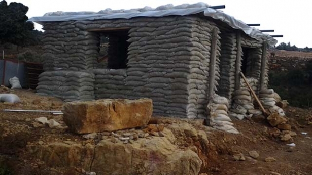 تقنية جديدة في مرجعيون تستخدم للمرة الأولى في لبنان: بيوت من تراب