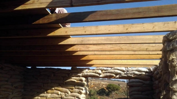 تقنية جديدة في مرجعيون تستخدم للمرة الأولى في لبنان: بيوت من تراب:  السقف