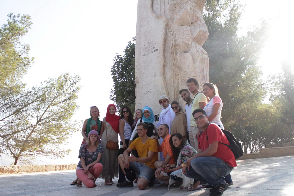 المشاركون في الحوار الثقافي والديني