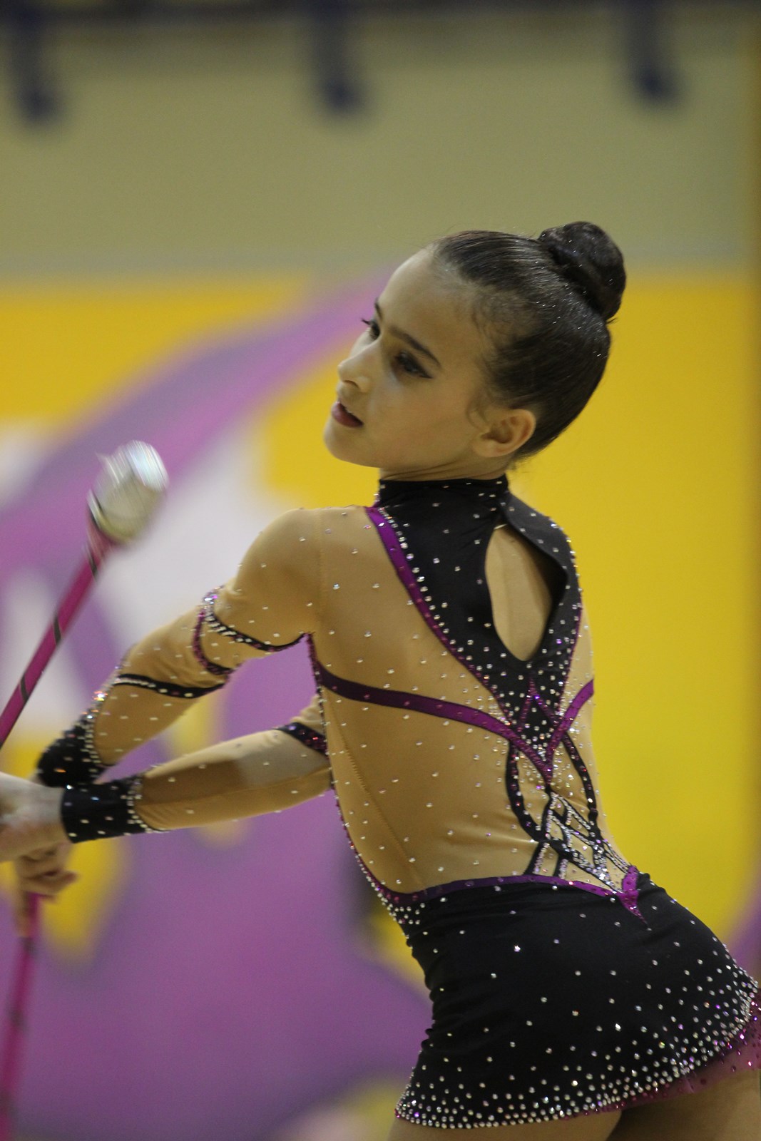 بطلة الجمباز الايقاعي إليسا صادق في أحد الإستعراضات