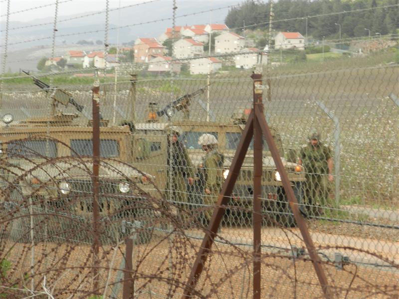 قوة اسرائيلية قبالة مستعمرة المطلة (طارق ابو حمدان)