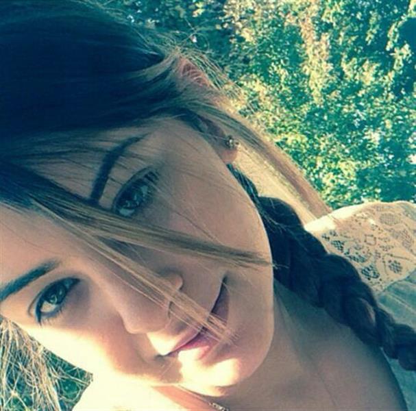 المغدورة أسيل سرور (من صور العائلة)