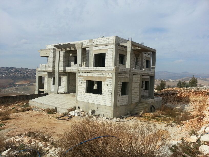 فيللا قيد الإنشاء ذات إطلالة رائعة في تلة الشريقي، معروضة للبيع