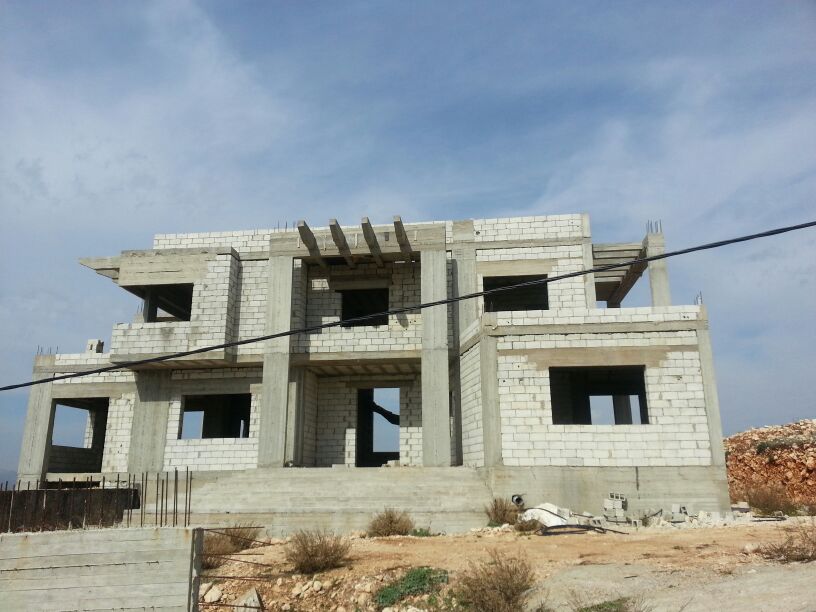 فيللا قيد الإنشاء ذات إطلالة رائعة في تلة الشريقي، معروضة للبيع