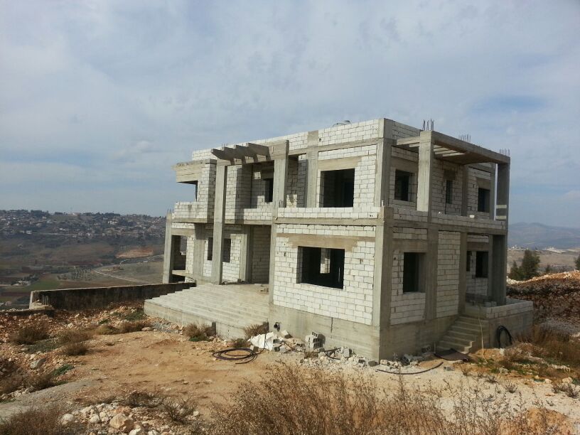 فيللا قيد الإنشاء ذات إطلالة رائعة في تلة الشريقي، معروضة للبيع