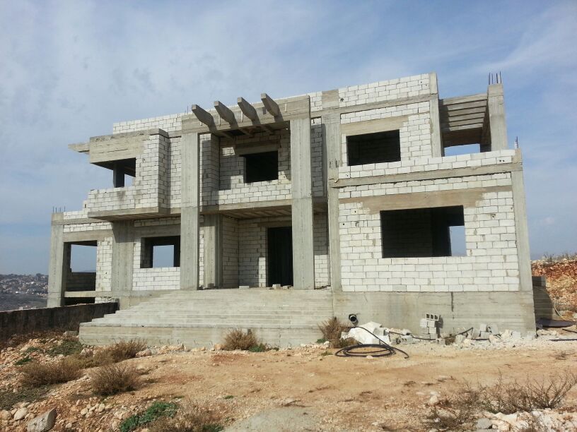 فيللا قيد الإنشاء ذات إطلالة رائعة في تلة الشريقي، معروضة للبيع