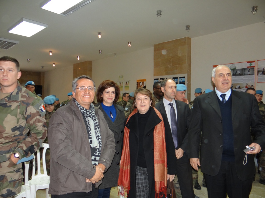 سفيرة اسبانيا وعقيلة رئيس البلدية جورج رحال تتوسطان الرئيس والمهندس أسعد رشيدي