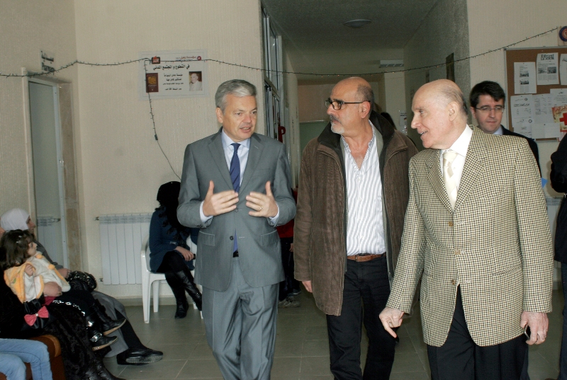 وزير خارجية بلجيكا يزور مراكز عامل في كامد اللوز ومشغرة