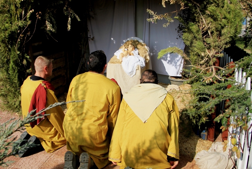 الاسبانية تحتفل بقدوم المجوس الى المغارة في مقرها في مرجعيون