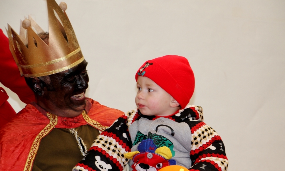 الاسبانية تحتفل بقدوم المجوس الى المغارة في مقرها في مرجعيون‎