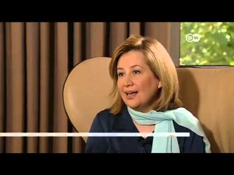 السيدة عفراء جلبي التي اثارت الجدل في خطبة العيد في خطها السياسي