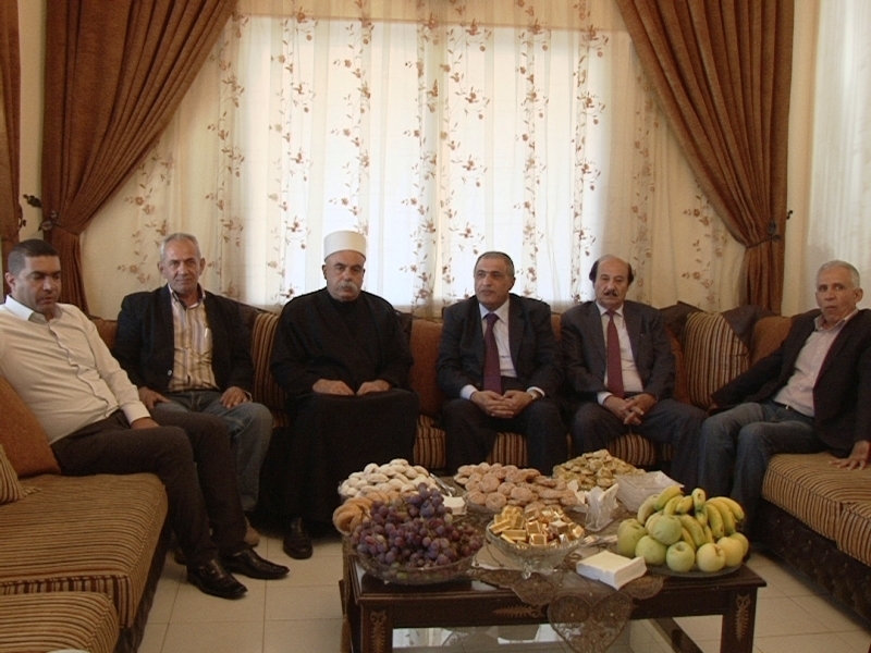 الشيخ فندي شجاع مستقبلا النائب قاسم هاشم في دارته