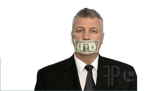 إنه المال الذي لا أحد أمامه فالكل خلفه وتحته وإذا تكلّم سكت الجميع