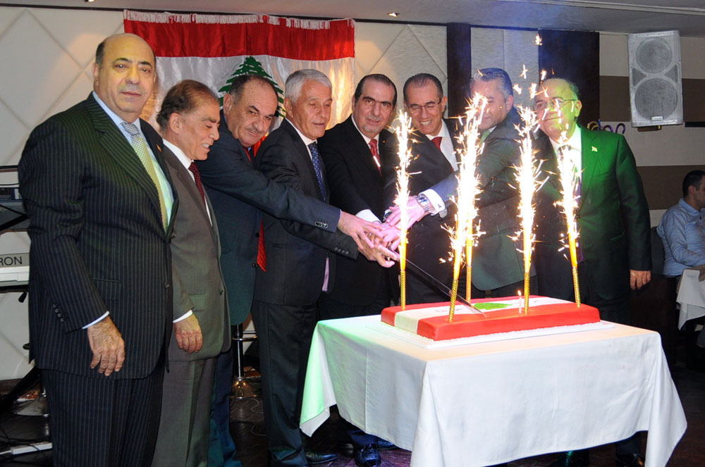 نائب رئيس مجلس العمل اللبناني رئيس جمعية اغصان ورئيس بلدية ديرميماس السابق د. كامل مرقص متوسطاً رجال الأعمال