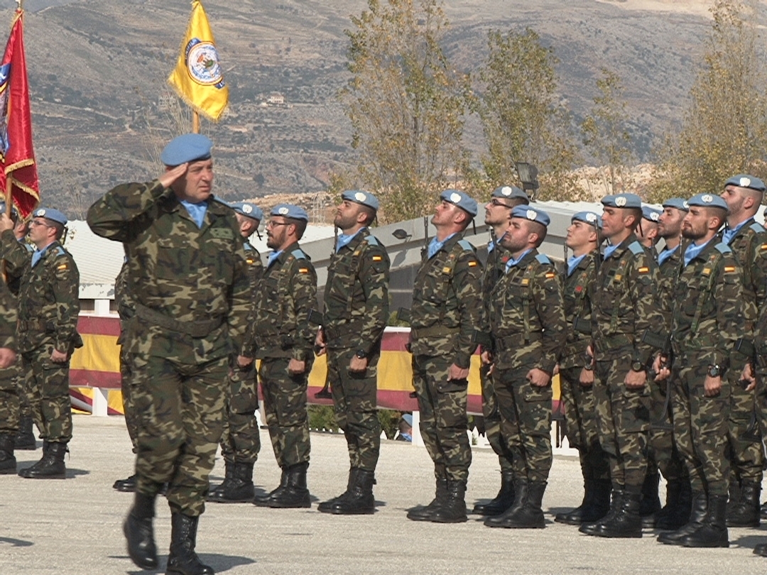 الجنرال رويث يستعرض عناصر الكتيبة الاسبانية