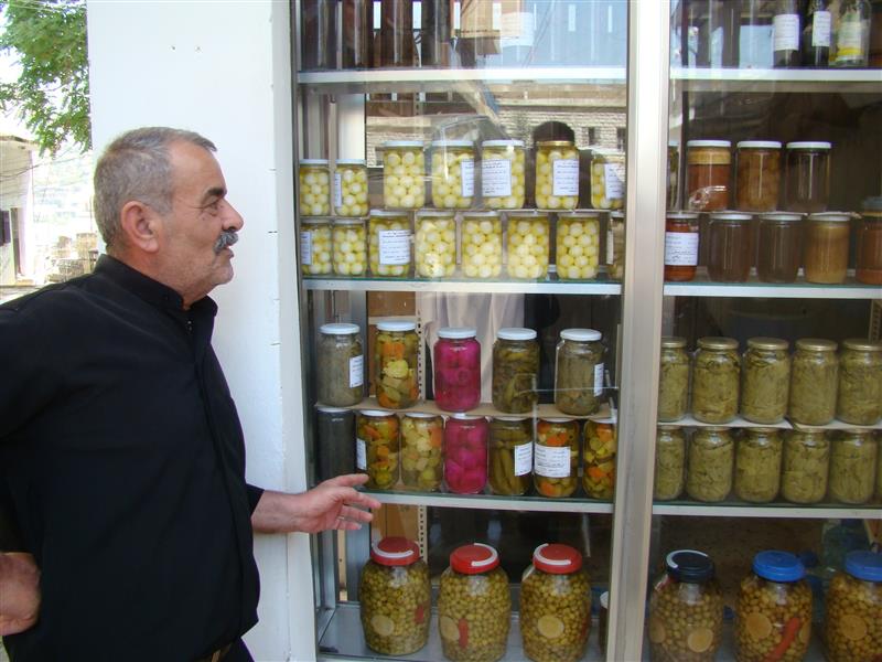 امام واجهة مونة بلدية (طارق ابو حمدان)