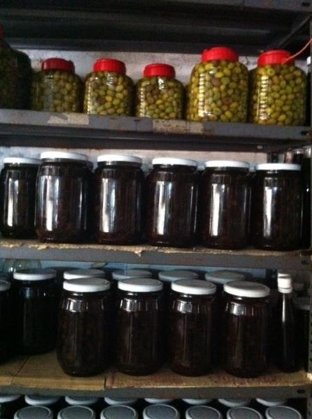 مونة جبلية معروضة للبيع (طارق ابو حمدان)