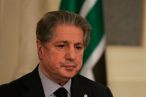 حسناً تفعل فخامة الرئيس أمين الجميّل في زيارة جنوب الجنوب اللبناني، وأهلاً وسهلاً بكم على أرضكم وبين أهلكم.