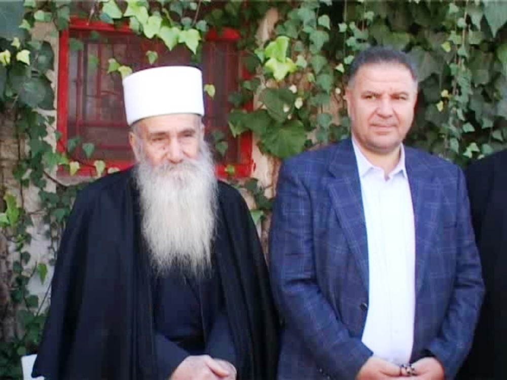 النائب علي فياض وال جانبه الشيخ غالب قيس