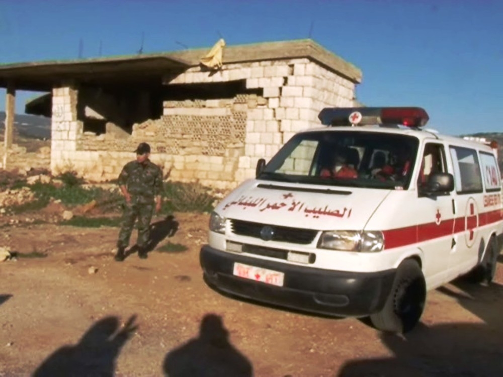 سيارة اسعاف للصليب الاحمر نقلت جثة ماروني الى مستشفى النبطية