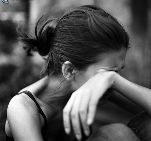 يا حبيبة... تملكين نصف أيّامي عيونك حتّى دمع العين قد سلبوا