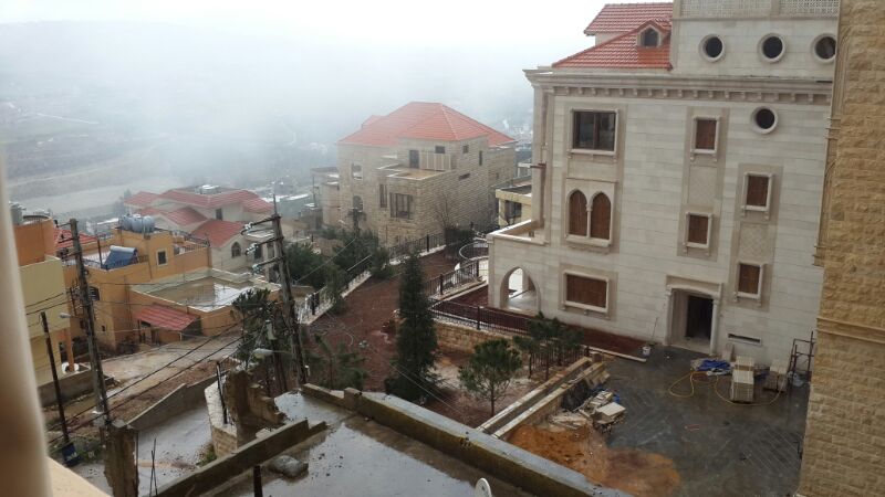 الخيام في ظلّ الأمطار التي هطلت نهاية الأسبوع المنصرم