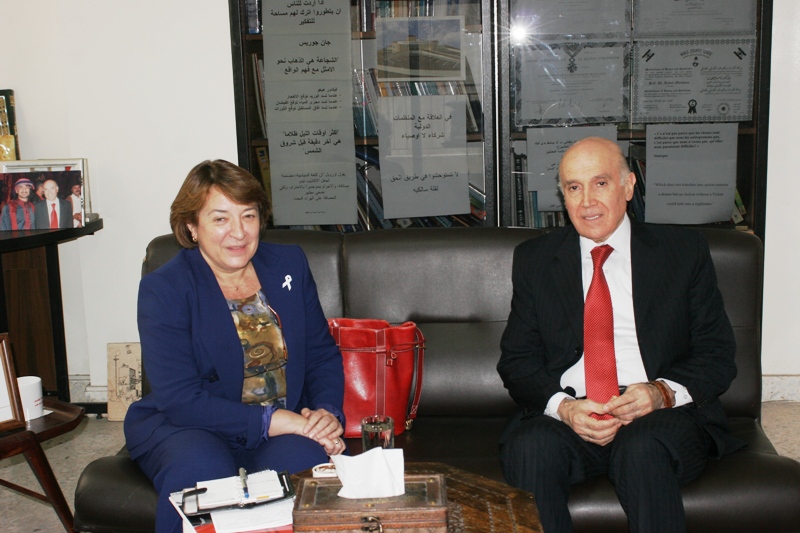 مهنا يستقبل سفيرة اسبانيا في مركز عامل في المصيطبة