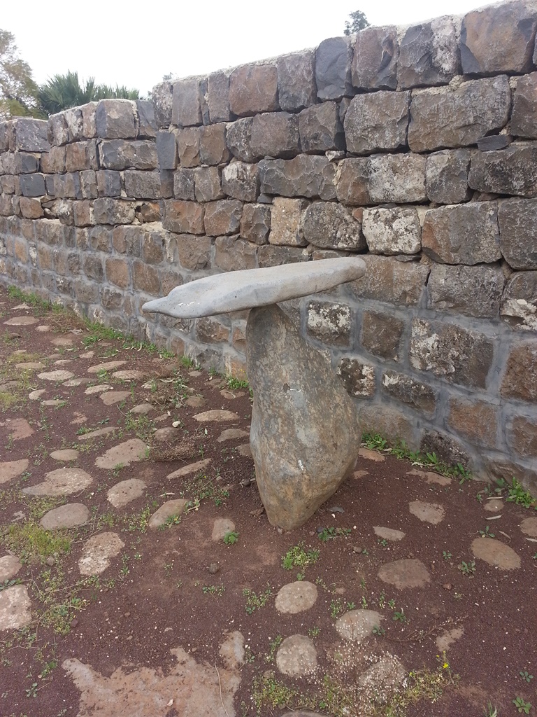 في مشغل النحّات «كرم الله عبدالله» ناسك الحجر