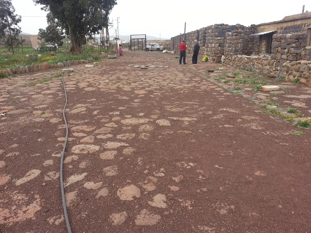 في مشغل النحّات «كرم الله عبدالله» ناسك الحجر