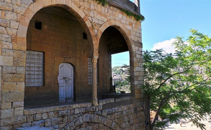 أحد المنازل التراثية المهدد بالانهيار في حاصبيا (طارق أبو حمدان)