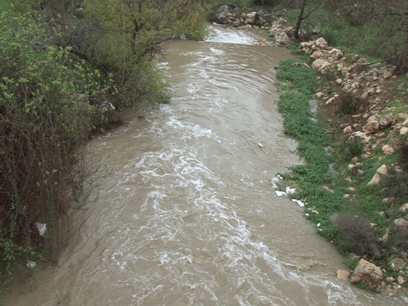 تدفق المياه في نهر الحاصباني يبشر بالخير، وبمخزون لابأس به  لري الارض