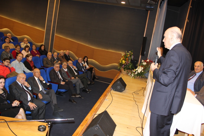 طاولة مستديرة حول كتاب د. كامل مهنا «ملحمة الخيارات الصعبة»